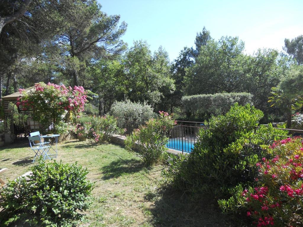 Le Mas De La Pinede Faucon (Vaucluse) Exterior foto
